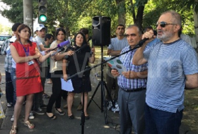 Armed group in Yerevan warns about dangerous escalation